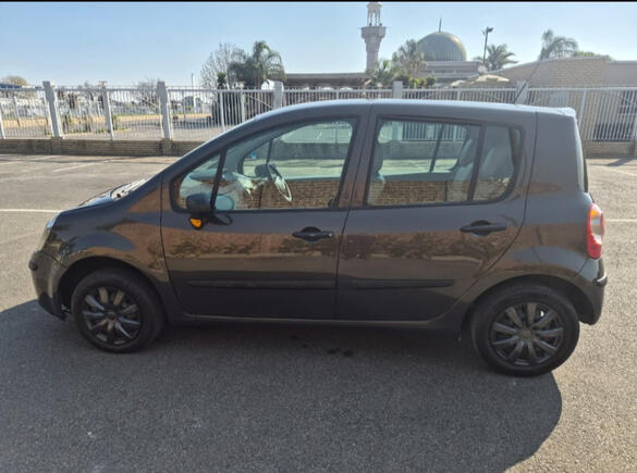 RENAULT MODUS HATCHBACK. MANUAL RENAULT MODUS HATCHBACK. MANUAL