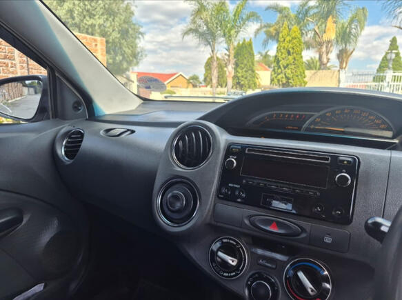 RENAULT MODUS HATCHBACK. MANUAL RENAULT MODUS HATCHBACK. MANUAL